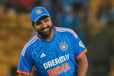 এখনই ওয়ানডে থেকে অবসর নিচ্ছেন না রোহিত শর্মা