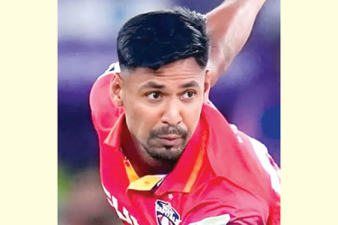 ৪ বলে ৩ উইকেট শিকার