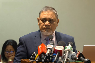 আইনের শাসন নিশ্চিত করুন, ইসি পাশে থাকবে : মাঠ প্রশাসনকে সিইসি