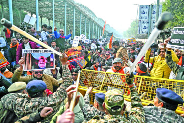 উত্তেজনা কমছেই না