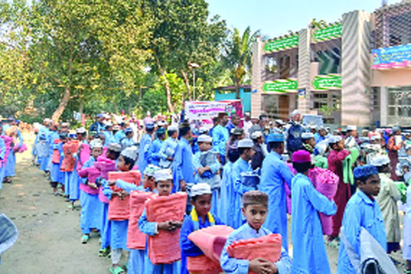 বাঞ্ছারামপুরে সাফওয়ান বসুন্ধরা গ্লোবালের ৬ হাজার কম্বল বিতরণ