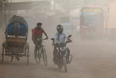 আইকিউএয়ার সূচকে আজ বায়ুদূষণের শীর্ষে ঢাকা