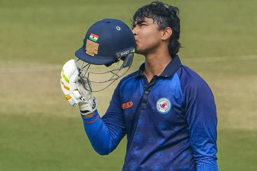 দ্রুততম সেঞ্চুরি ও দেড়শর বিশ্ব রেকর্ড গড়লেন সূর্যবংশী