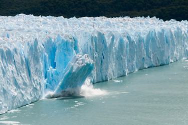 ২০৪০ সালের মধ্যেই বছরে তিন হাজার হিমবাহ হারাবে পৃথিবী