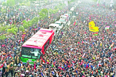 জনজোয়ারে ঐতিহাসিক স্বদেশ প্রত্যাবর্তন