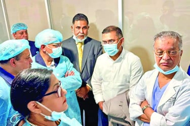 হাসপাতালে মায়ের শয্যাপাশে ছেলে