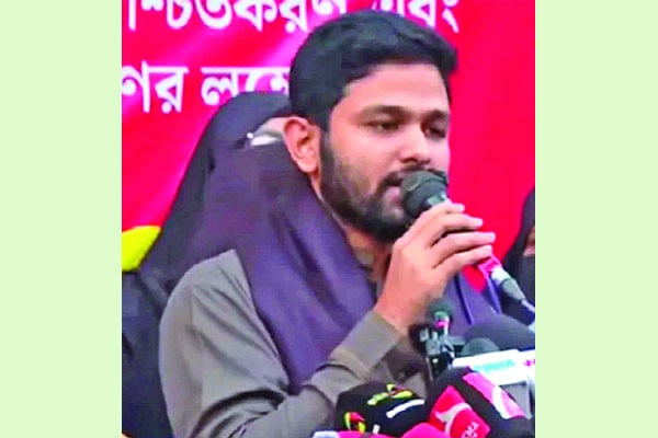 উপদেষ্টারা না আসা পর্যন্ত শাহবাগ ছাড়ব না
