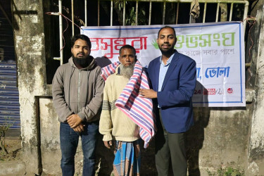 ভোলায় গভীর রাতে মানবিকতার আলো ছড়াল বসুন্ধরা শুভসংঘ