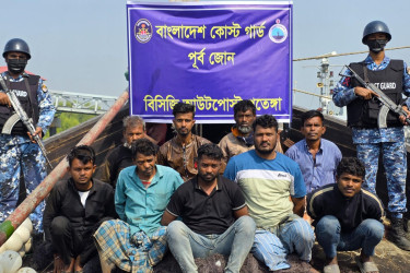 মিয়ানমারে পাচারকালে ডিজেলসহ ৯ পাচারকারী আটক