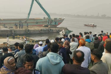 নারায়ণগঞ্জে লঞ্চের ধাক্কায় বাল্কহেডের নিখোঁজ দুজনের মরদেহ উদ্ধার