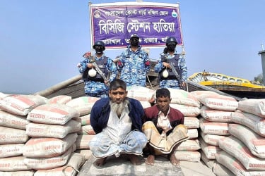 নোয়াখালীর হাতিয়া থেকে বিপুল সিমেন্টসহ দুই পাচারকারী আটক