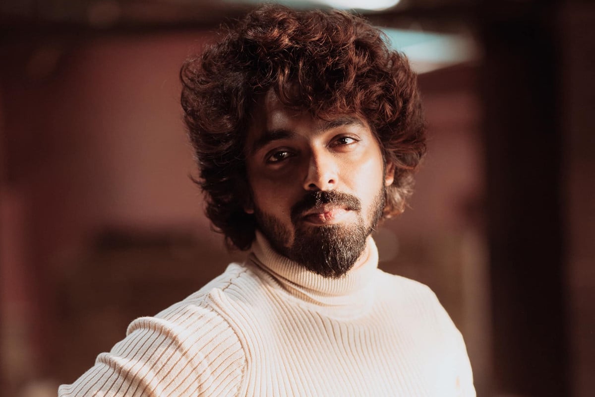 মৃত মায়ের সৎকারে সাহায্য চেয়ে পোস্ট, প্রতারকের ফাঁদে অভিনেতা