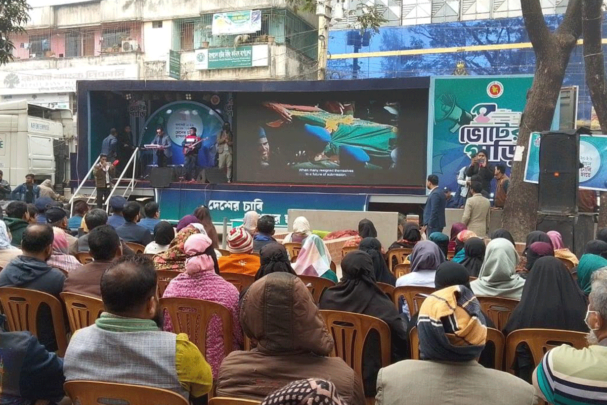 নির্বাচন ও গণভোটের প্রচারে মুন্সীগঞ্জে ‘ভোটের গাড়ি’
