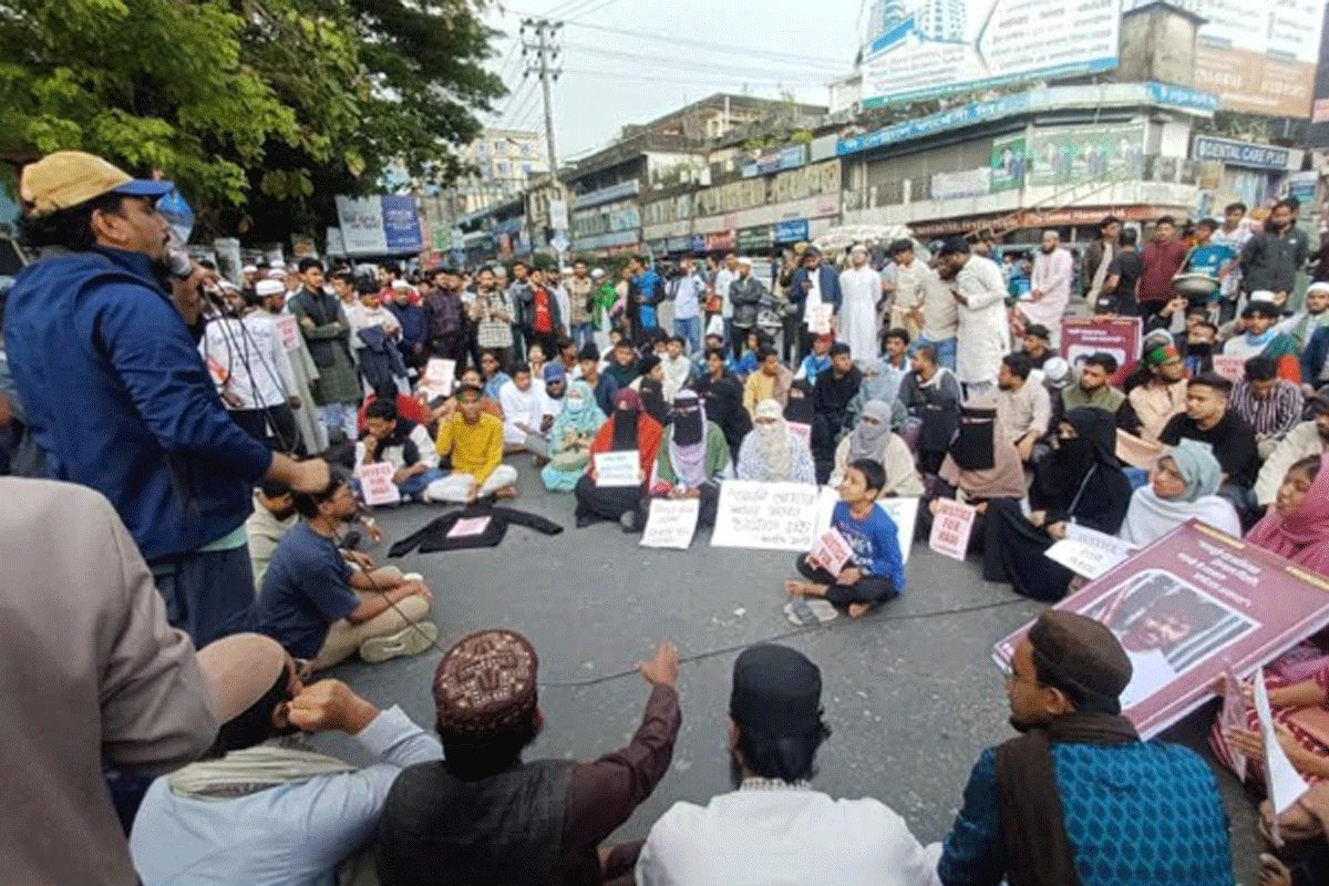 হাদি হত্যার বিচার দাবিতে সিলেটে অবরোধ