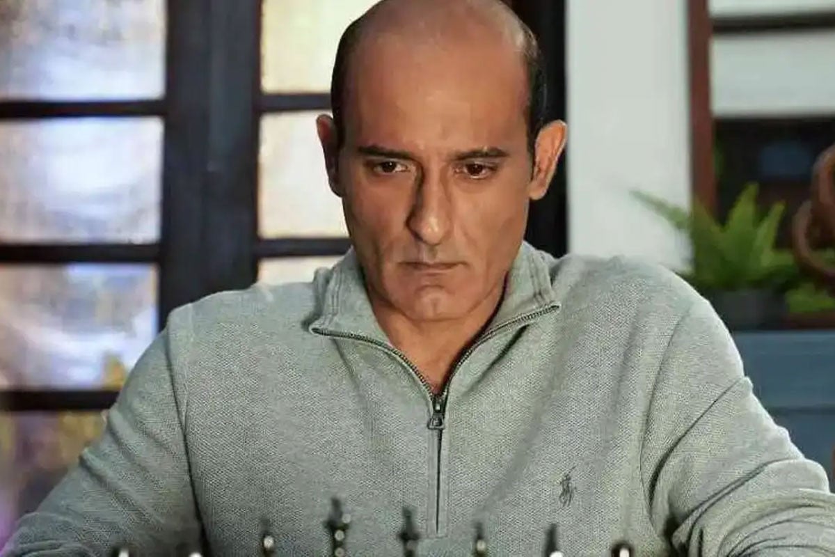 বলিউডে স্বজনপ্রীতি নিয়ে অক্ষয় খন্নার মন্তব্য ফের আলোচনায়