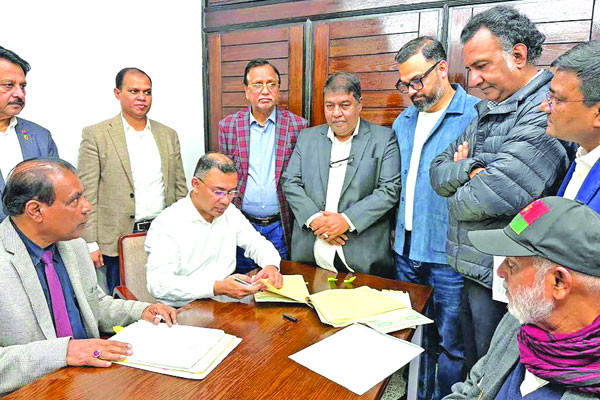 প্রথমবার গুলশানে অফিস করলেন তারেক রহমান