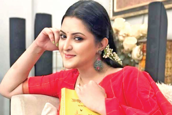 ফের শুটিংয়ে পরীমণি