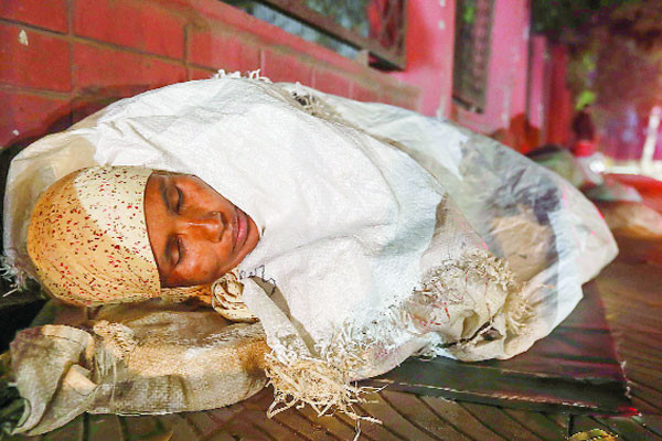 শীতে কাঁপছে সারা দেশ