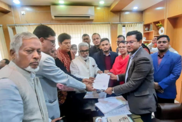 নারায়ণগঞ্জ-৩ আসনে বিএনপি প্রার্থীর মনোনয়নপত্র দাখিল