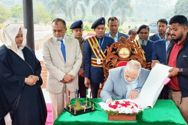 জাতীয় স্মৃতিসৌধে প্রধান বিচারপতির শ্রদ্ধা নিবেদন