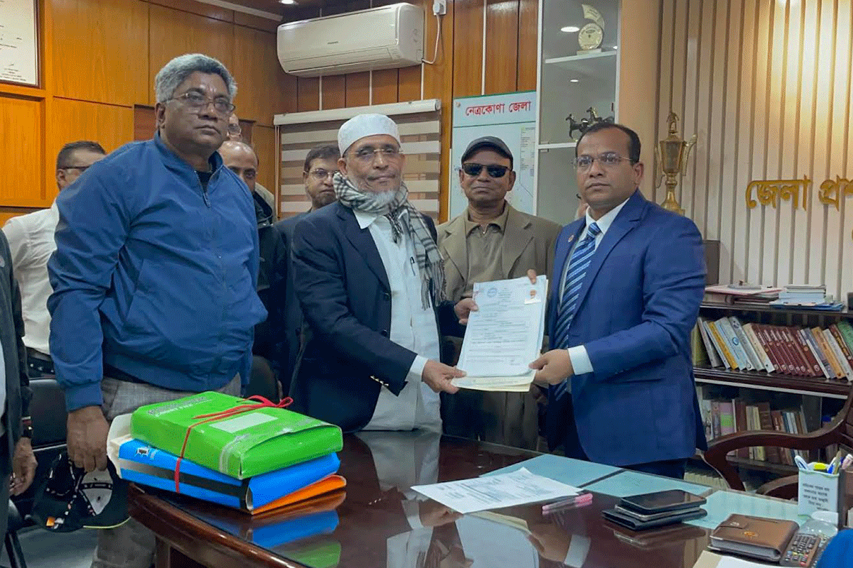 নেত্রকোনায় বাবরের মনোনয়ন দাখিল