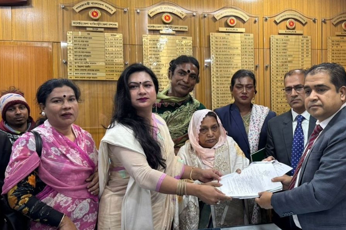 রংপুর-৩ আসনে মনোনয়ন জমা দিলেন তৃতীয় লিঙ্গের রানী