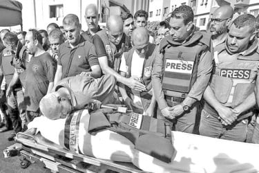 ফিলিস্তিনি সাংবাদিকদের পরিবারকে লক্ষ্যবস্তু করছে ইসরায়েল