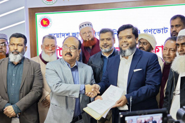 ঢাকা-৪ আসনে মনোনয়ন ফরম জমা দিলেন তানভীর আহমেদ রবিন
