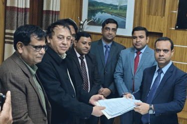 খাগড়াছড়িতে বিএনপির প্রার্থী ওয়াদুদের মনোনয়নপত্র জমা