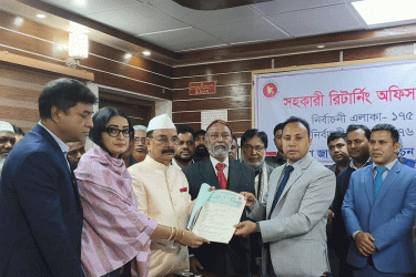 ঢাকা-৩ আসনে মনোনয়ন ফরম জমা দিলেন গয়েশ্বর চন্দ্র রায়