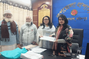 ফরিদপুর-১ আসনে স্বতন্ত্র প্রার্থী আরিফুর রহমান দোলনের মনোনয়নপত্র জমা