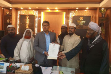 গাজীপুর-৩: মনোনয়নপত্র জমা দিলেন খেলাফত মজলিসের মাওলানা এহসানুল