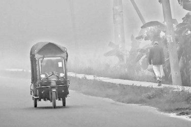 তিন দিন সূর্যের দেখা নেই : জবুথবু যমুনা পাড়ের মানুষ