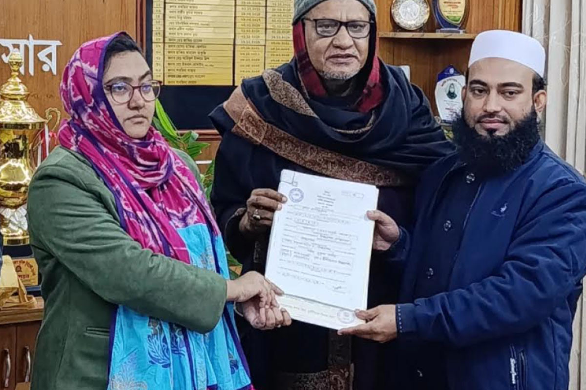 বিএনপি ছাড়ার পরদিনই হাতপাখায় মনোনয়ন দাখিল