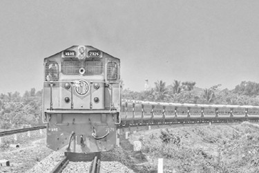 ট্রেনে নাশকতা, ইঞ্জিনসহ দুই বগি লাইনচ্যুত