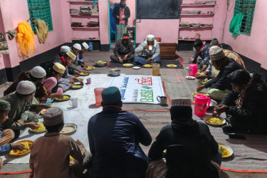 ক্ষেতলালে এতিম শিশুদের খাবারের আয়োজন করল বসুন্ধরা শুভসংঘ