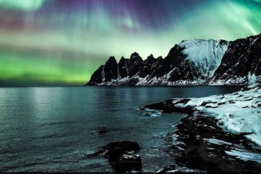 আগামী বছর আকাশজুড়ে নর্দান লাইটসের রঙিন খেলা