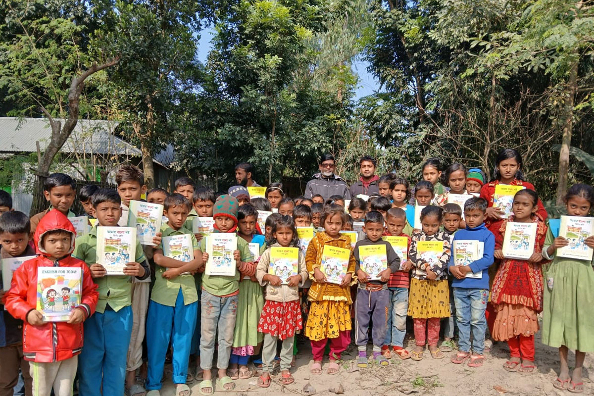 কুড়িগ্রামে শুভসংঘ স্কুলের শিক্ষার্থীদের মাঝে নতুন বই বিতরণ