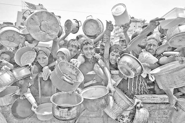 গাজায় ত্রাণ সংস্থার কার্যক্রম বন্ধ করছে ইসরায়েল