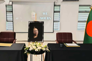 বেগম খালেদা জিয়ার প্রতি শ্রদ্ধা জানাতে কুয়ালালামপুরে বাংলাদেশ হাইকমিশনে শোকবই