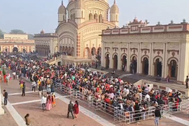 উৎসবমুখর পরিবেশে কলকাতায় নতুন বছর বরণ