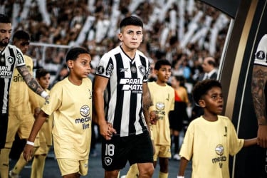 আর্জেন্টিনার খেলোয়াড়কে কেনার বকেয়া শোধ না করায় ব্রাজিলের ক্লাবের শাস্তি