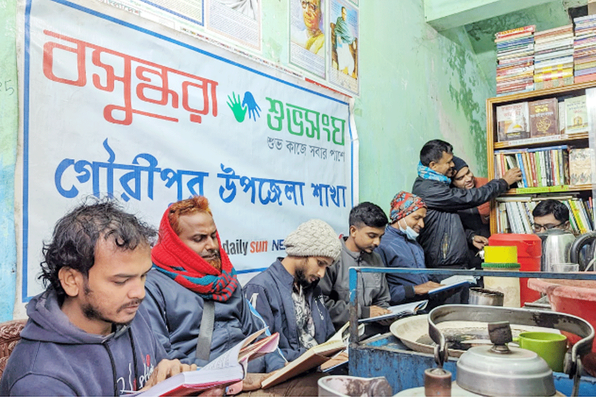 গৌরীপুরে সেই চা বিক্রেতার পাঠাগারে বসুন্ধরা শুভসংঘের বই আড্ডা