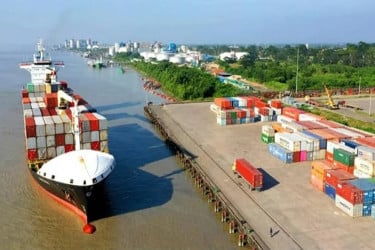 চলতি অর্থবছরে ৬ মাসে মোংলা বন্দরে রেকর্ড পরিমাণ কন্টেইনার হ্যান্ডলিং