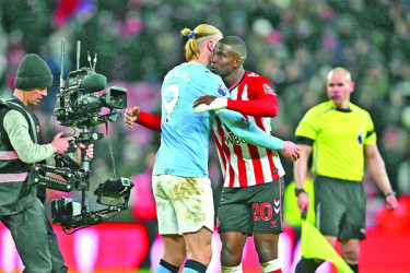 পয়েন্ট হারিয়ে বছর শুরু লিভারপুল সিটির