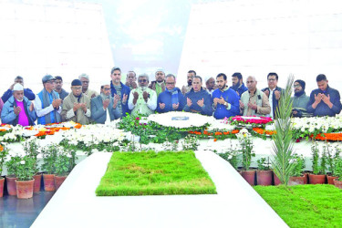 খালেদা জিয়ার কবর জিয়ারত বিজিএমইএর পরিচালনা পর্ষদের