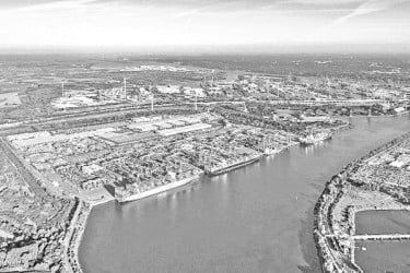 মার্কিন শুল্কনীতির কারণে চীনে বাড়ছে ইউরোপের বাণিজ্য