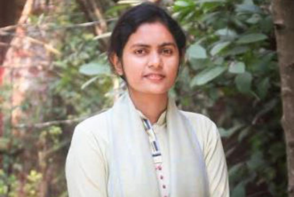 মনোনয়নপত্র বৈধ ঘোষণার দাবিতে রিটার্নিং কর্মকর্তার কাছে মনিষার আবেদন