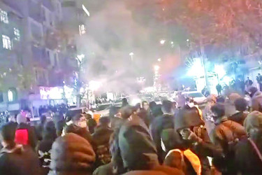 বিক্ষোভে উত্তাল ইরান নিহত বেড়ে ১০