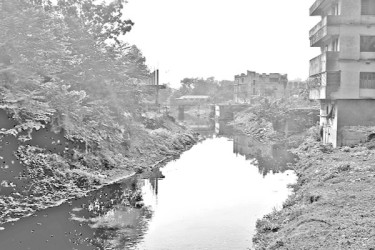 আশীর্বাদের নদী এখন অভিশাপ
